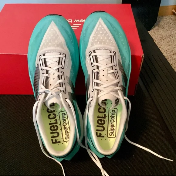 New Balance Fuel Cell Super Comp Elite v4 Unisex Running Shoes - Picture 2 of 3